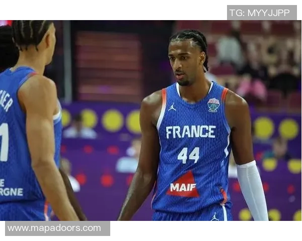 内外开花！里萨谢半场10中6砍最高16分 三分5中2