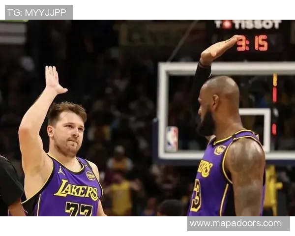 22分惨败！东契奇30+5+11，老詹先一步退场，斯图尔特接受记者采访