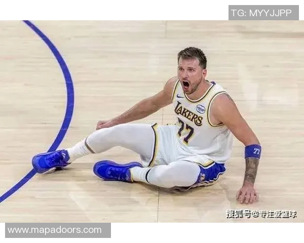 末年詹姆斯碰上不防守的东契奇，防守意识完全缺失，湖人内讧风险加剧导致球队消极雷迪克下课