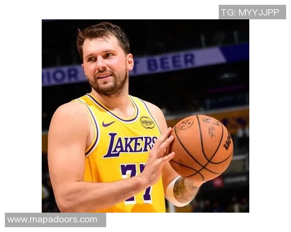 东契奇三节打卡狂砍44分，填满个人数据栏率队背靠背取胜